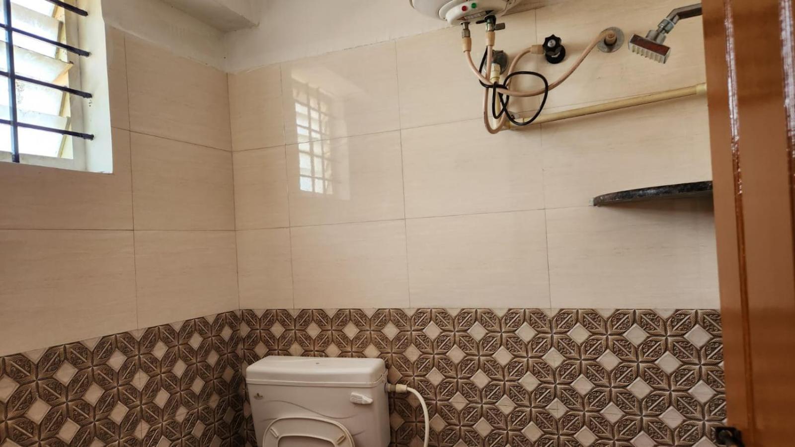 Varaha Residency Hotell Mysore Exteriör bild