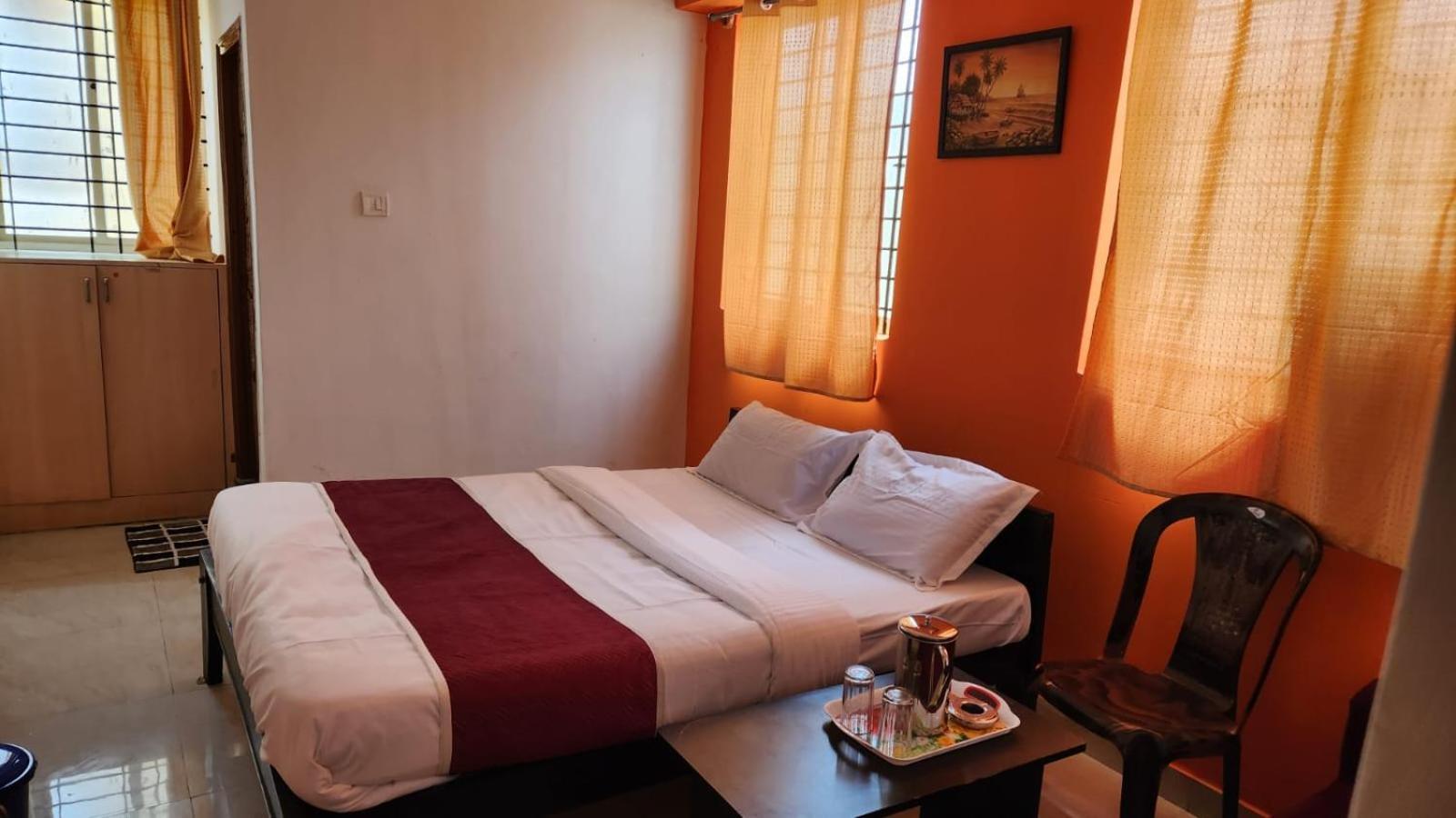 Varaha Residency Hotell Mysore Exteriör bild